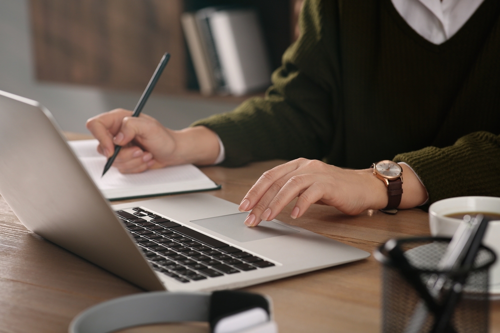 Student completing online real estate training with Archer Institute